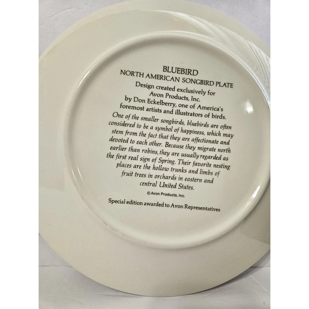 Vintage Avon North American Songbird Special Edition 3 Plate Set 10.5 Inches.